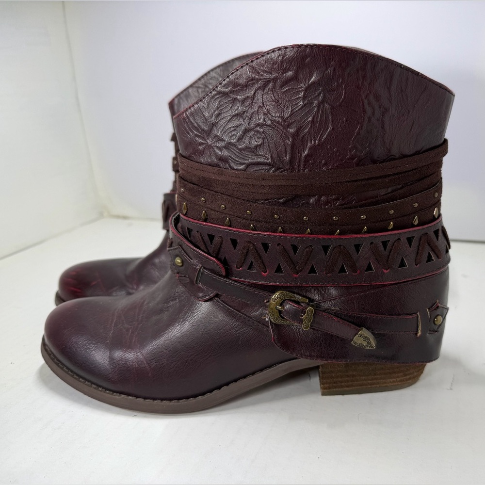 Not Rated Naoni Western Cowgirl Belted Tassel Studded Wine ankle boot size 9